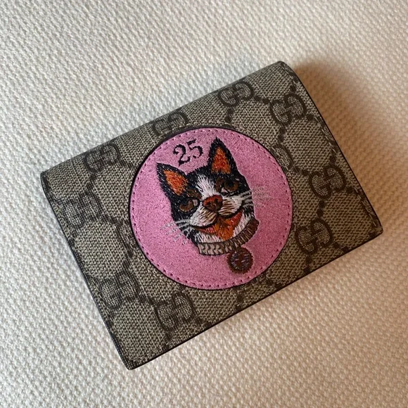 GUCCI GG Supreme
Canvas Mystic Cat
Compact Wallet - Picture 3 of 13